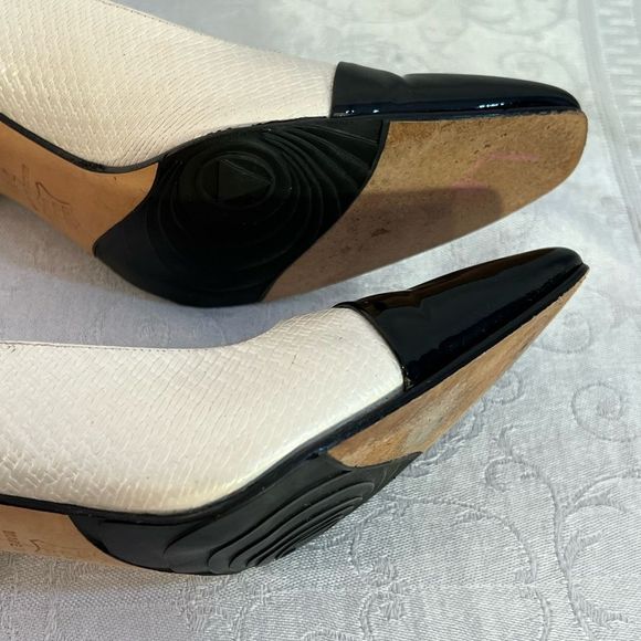 Timothy Hitsman Cream Textured Shoes Gold Studded Heels Patent Leather Toes 7.5N - Picture 8 of 12